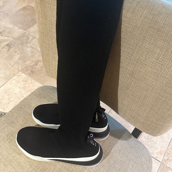 Designer over the knee sneaker boots.with black, grey sneaker soles. - Picture 5 of 7